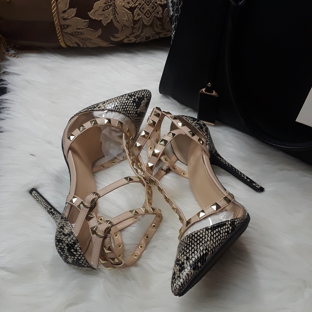 SOLD OUT Nude Skin T-Strap Studded Accent Point - Picture 2 of 8
